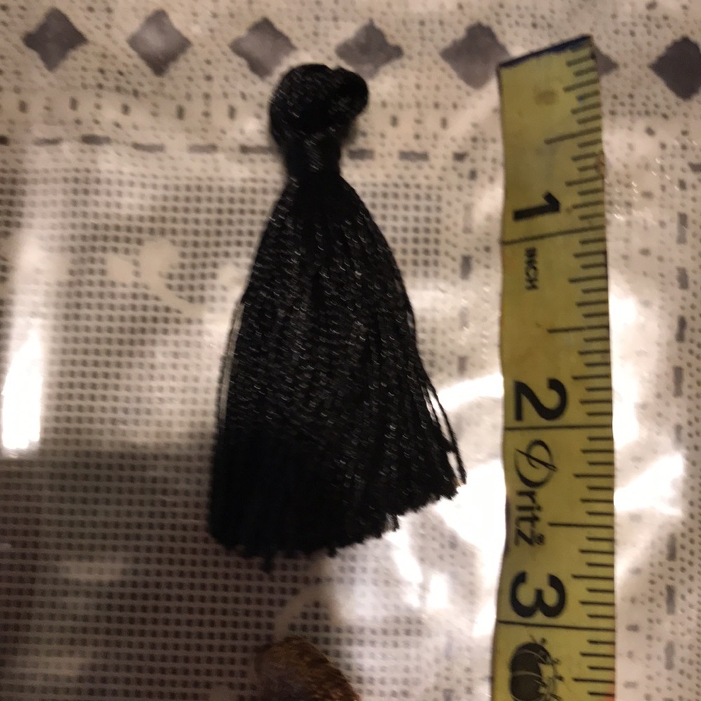 11 tassels - Picture 2 of 2